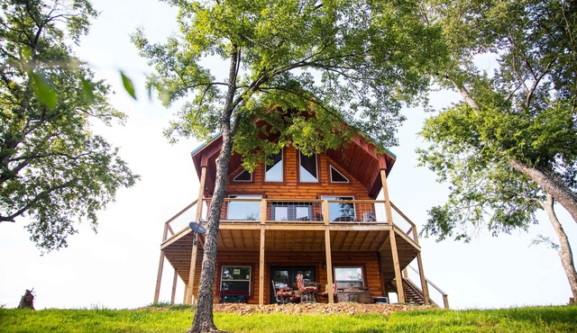Cabin on Water!GORGEOUS! Best property on the Caddo River In Glenwood Arkansas!