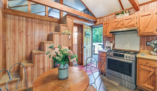 Cabin on Working Highland Cattle Farm in Kentucky