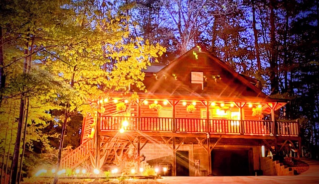 Cabin Outside, Farmhouse Inside - Private Room w/Shared Bath