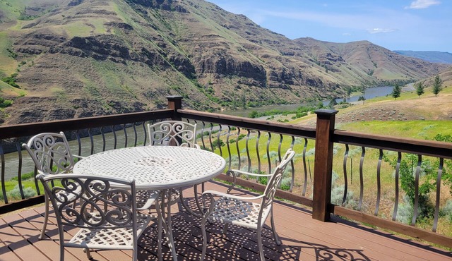 Cabin overlooking Salmon River south of White Bird - Family friendly + Starlink!