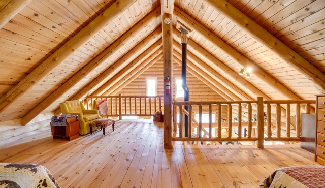 Cabin paradise on Rice Bay with Dock access + Recreation Room