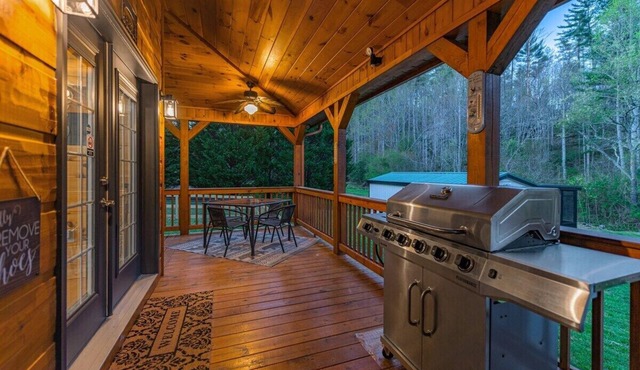 *Cabin* Pet Friendly|CreekFront|FirePit|HotTub