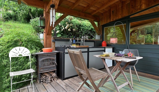 Cabin "Petit Bouddha" with Mountain Views, Pool and Private Terrace