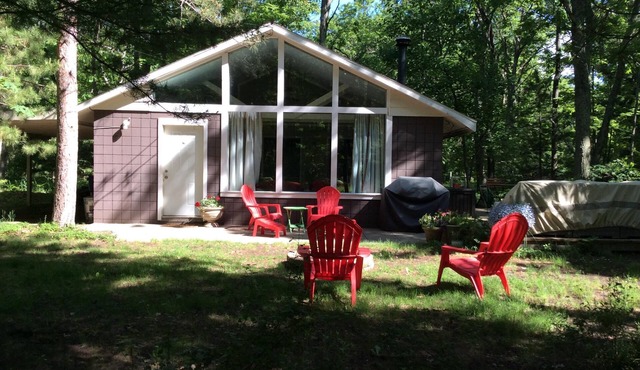 Cabin, private, woods, trails, 2000 Acre Duck Lake, kayaking, concerts