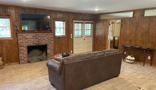 Cabin Rental - Lake Norfork - Mountain Home, Arkansas - 3 minute walk to lake!