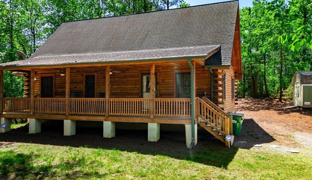 Cabin Retreat 3 mi to Clemson & 1 mi to Hartwell