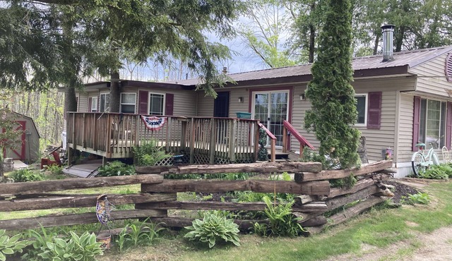 Cabin Retreat across from White Potato Lake