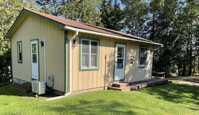 Cabin Retreat - Beautiful 2 bedroom cabin