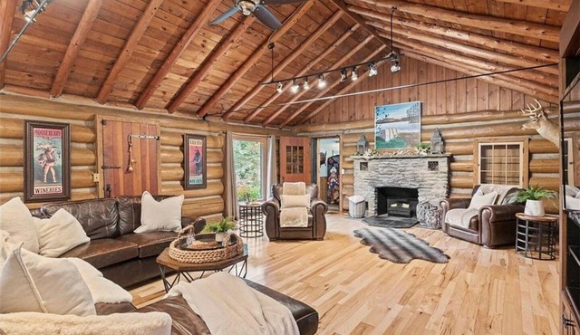 Cabin Retreat | Hot Tub | Pool | Game Room | FLX