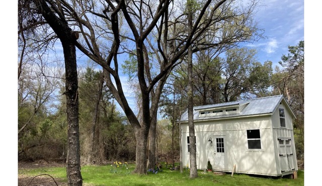 Cabin Retreat Located Near Glen rose Texas.