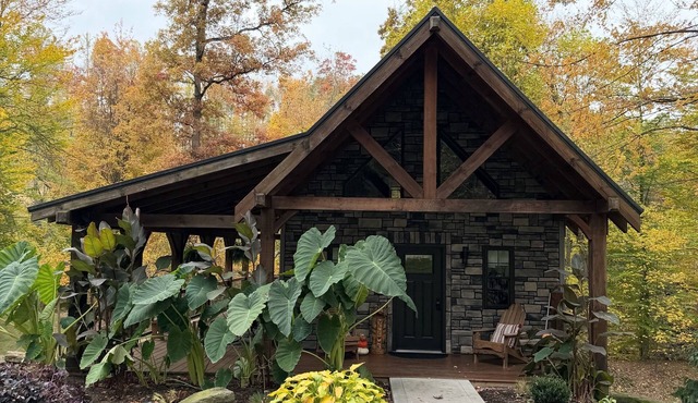 Cabin Retreat on quiet back road in Amish Country