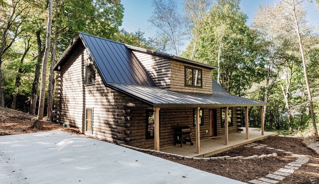 Cabin Retreat with Hot Tub
