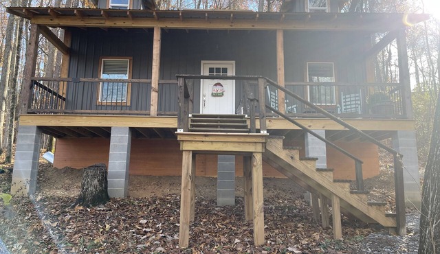 Cabin - secluded and Guntersville Lake w/hot tub and fire pit