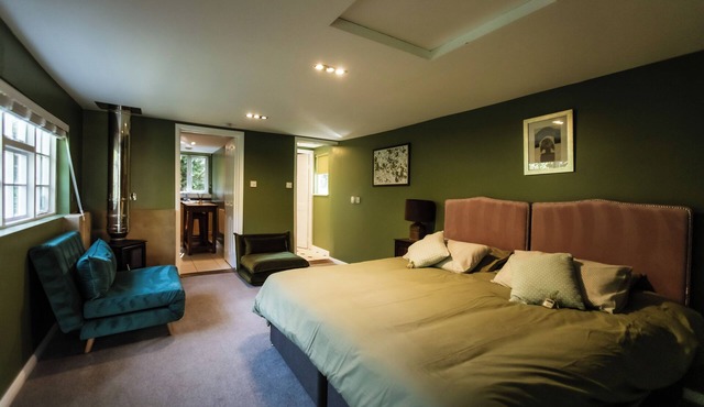 Cabin set in rural Kent on a private plot of 30 acres with use of a pool