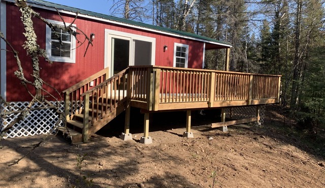 Cabin Shadow. Small newly refurbished cabin steps away from the Baptism River