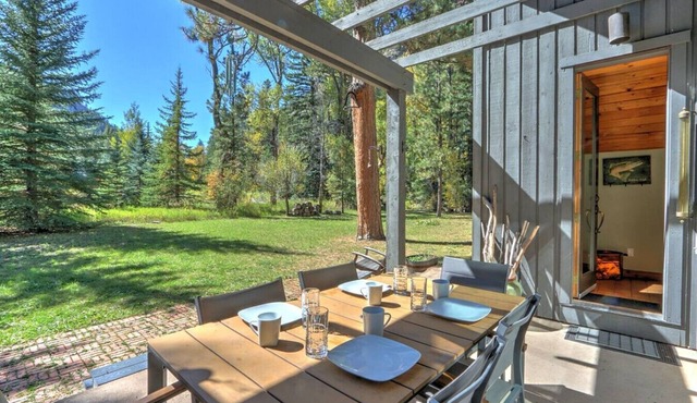 Cabin Situated on Crystal River, Fishermen`s Dream