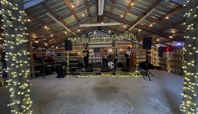Cabin sleeps 10 on 65 acres - dirt bike tracks, 4 wheel, fish, camp, and more!
