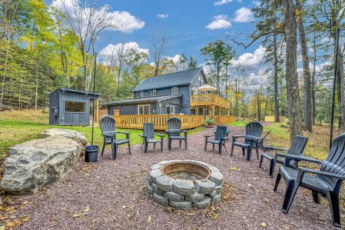 Cabin Sleeps 16 Hot Tub Sauna Outdoor Shower Theater Game Room on 3 acres