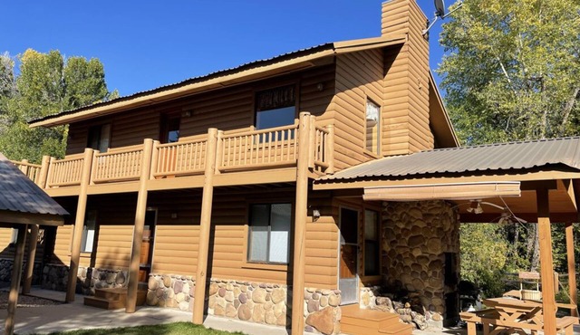 Cabin sleeps 16- only 10 minutes from Wasatch Mountain Uintas National Park