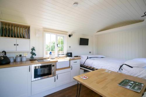 Cabin - Sleeps 2 - Parking - WiFi