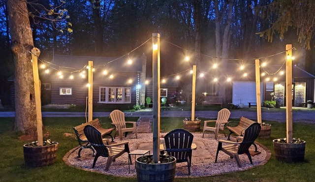 CABIN sleeps 6 Perfect location between Manistee & Ludington