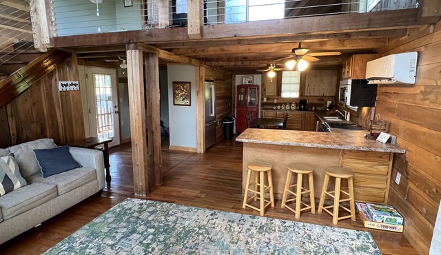 Cabin @ Smith Lake. Neighborhood Boat Launch. Close to dam and Duncan Bridge