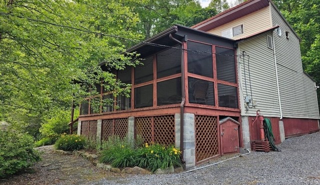 Cabin stay close to state park