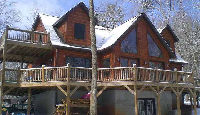 Cabin-style 3/3.5 home on 11 private acres, sleeps 12. Couple or family getaway