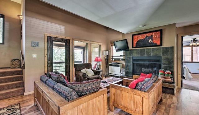 Cabin-Style Condo with Deck Near Angel Fire Resort