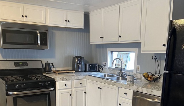 Cabin Style one bed room w/parking