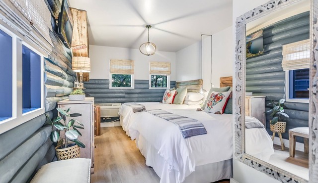 Cabin Suite | Heart of Wimberley Square