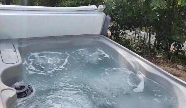 Cabin, Table Rock lake, Hot tub