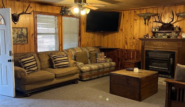 Cabin that sits on 3 acres that joins Shirey Bay Rainey Brake WMA.