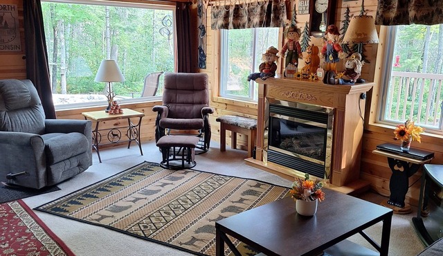 Cabin tucked into the woods! Trail access for ATV/UTV & snowmobiles. nnnnnnn n