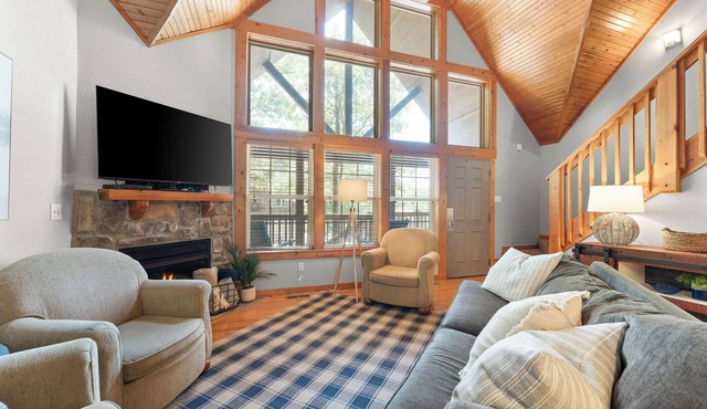 Cabin w/4 Primary Suites! Near Silver Dollar City!