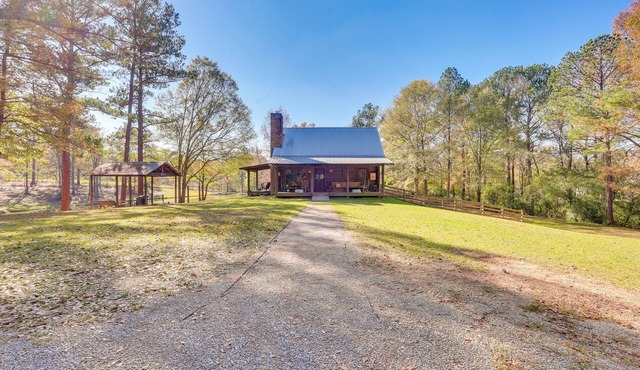 Cabin w/Catch & Release Pond in Hueytown!