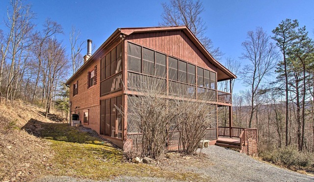 Cabin w/Decks & Fire Pit Near Lost River!