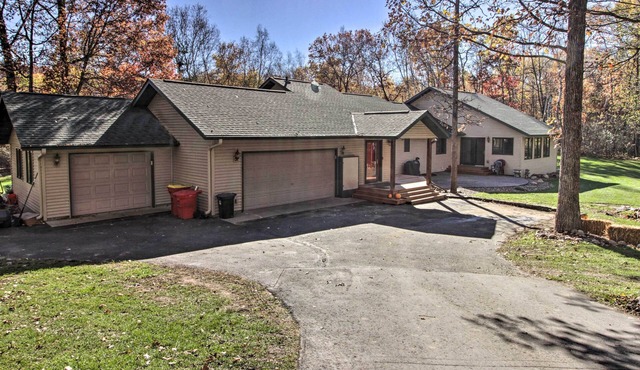 Cabin w/Fire Pit & Movie Room, 1 Mi to Lake