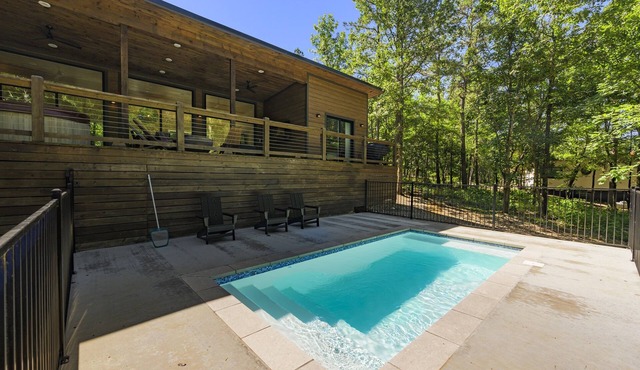Cabin w/Heated Pool, Pickleball Court Access & Spacious Deck