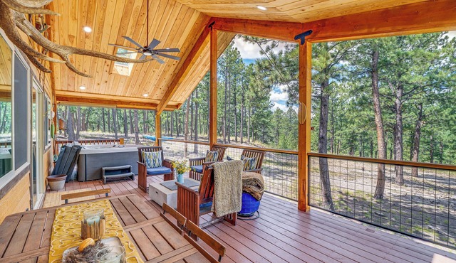 Cabin w/Hot Tub, Deck & Mtn Views in Westcliffe!