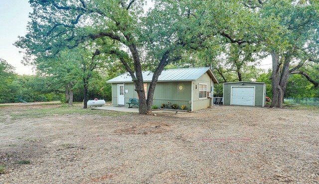 Cabin w/Hot Tub in Valley View: Pets Welcome!