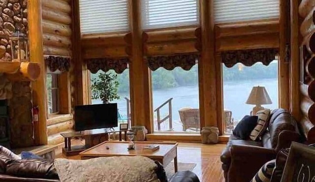 Cabin w/Hot Tub on the River