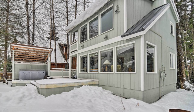 Cabin w/Hot Tub & Views: 1 Mile to Alyeska Resort