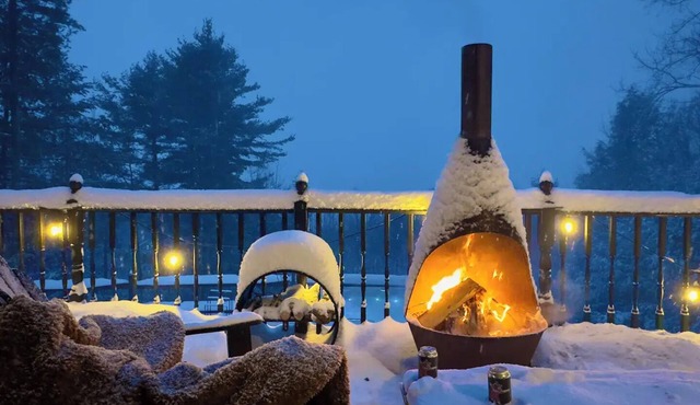 Cabin w/Mountain Views, Hot Tub, AC, Pet + Family Friendly, WFH, Fireplace