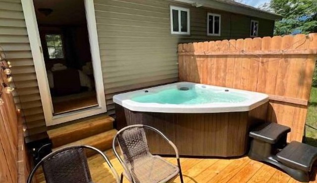 Cabin W/Private Hot tub~Pet Friendly Near Loon mtn,Waterville & Owls nest Resrt!