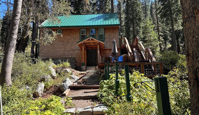Cabin walking distance to Donner Lake