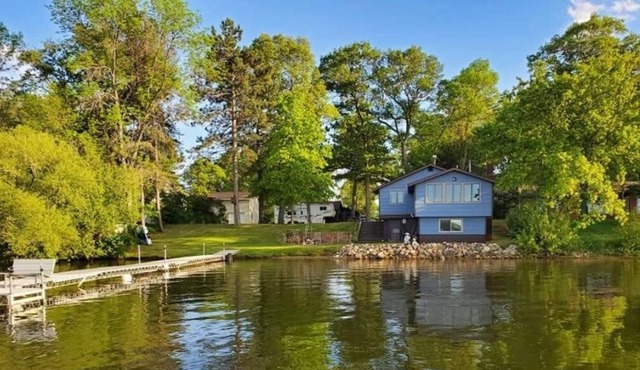 CABIN WITH A BEAUTIFUL VIEW JUST FEET FROM THE WATERS EDGE. FORT RIPLEY, MN
