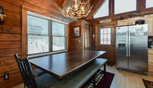 Cabin with a hot tub, near Table Rock Lake