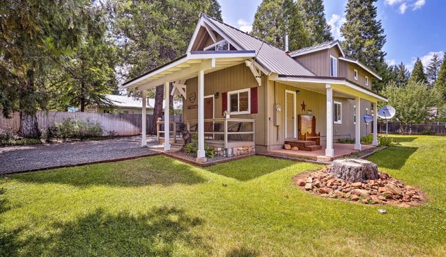 Cabin with Backyard Space - half Mi to Trinity Lake!