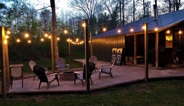 Cabin with bar area and pool table-located in Stephenson, MI